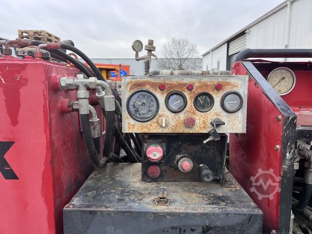 Vrtná souprava pro stavbu vrtů Bohak KL120