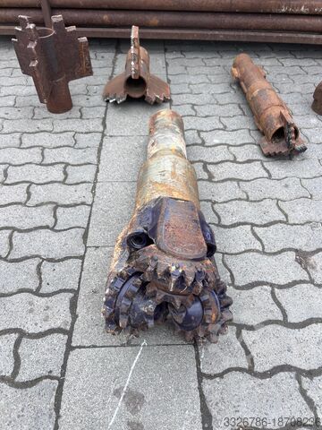 Vrtná souprava pro stavbu vrtů Bohak KL120