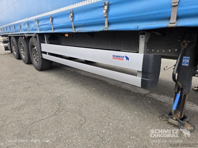 Semirimorchio con telone Schmitz Cargobull Semitrailer Curtainsider Standard