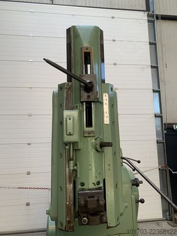 Mașină de decupat verticală GSP M 743