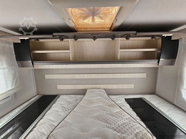 Camper semintegrato CHAUSSON 777 GA Titanium Ultimate Hubbett Solar Markise