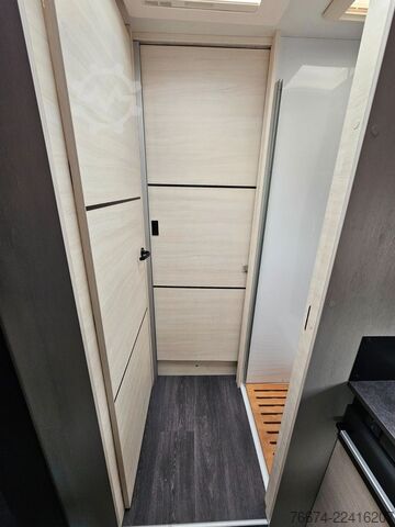 Camper semintegrato CHAUSSON 777 GA Titanium Ultimate Hubbett Solar Markise