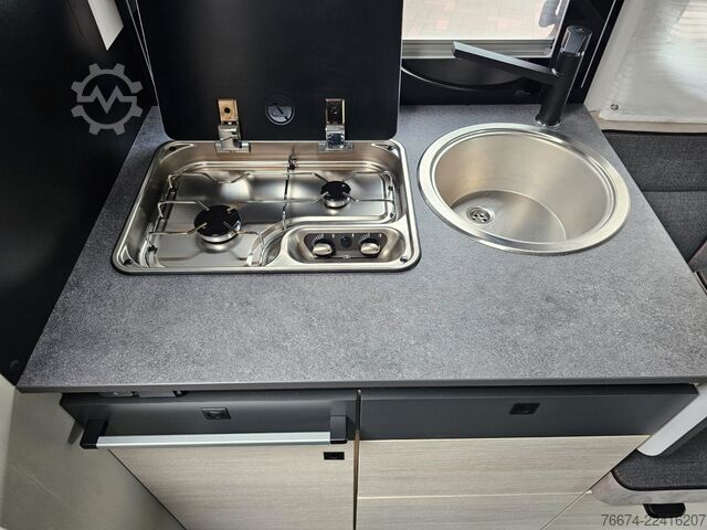 Camper semintegrato CHAUSSON 777 GA Titanium Ultimate Hubbett Solar Markise