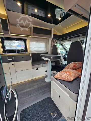Camper semintegrato CHAUSSON 777 GA Titanium Ultimate Hubbett Solar Markise