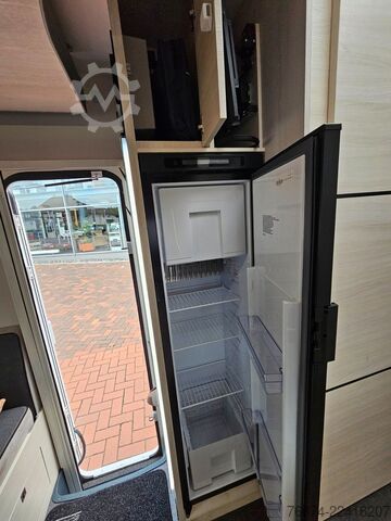 Camper semintegrato CHAUSSON 777 GA Titanium Ultimate Hubbett Solar Markise