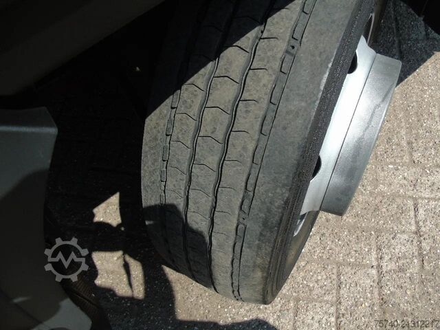 Benne fermée Iveco ML 75 E18 + MANUAL + EURO 5 + 3 STOELEN