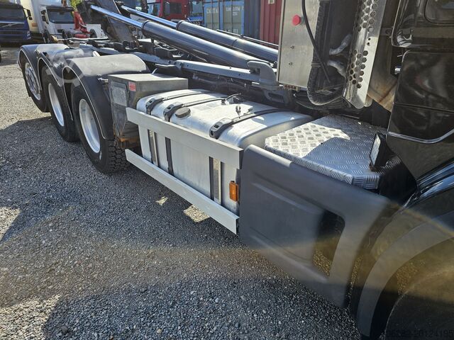 Roll-off kipper SCANIA R480LB8X4*4HNB Lift+Lenk HIAB Multilift