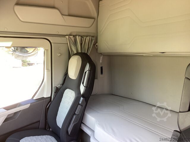 Standardowy ciągnik siodłowy Ford F-Max