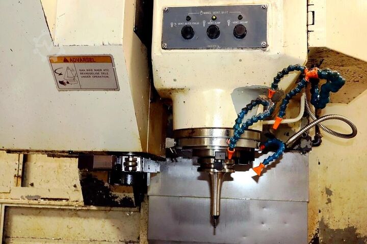 κατακόρυφο κέντρο κατεργασίας Okuma MC-60VAE