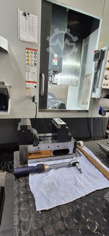 Dikey işleme merkezi HAAS UMC-750