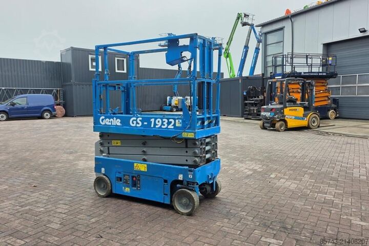 Scherenhebebühne Genie GS1932 Electric, Working Height 7.8 m, 227kg Capac