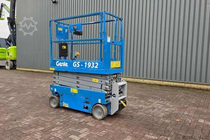 Scherenhebebühne Genie GS1932 Electric, Working Height 7.8 m, 227kg Capac