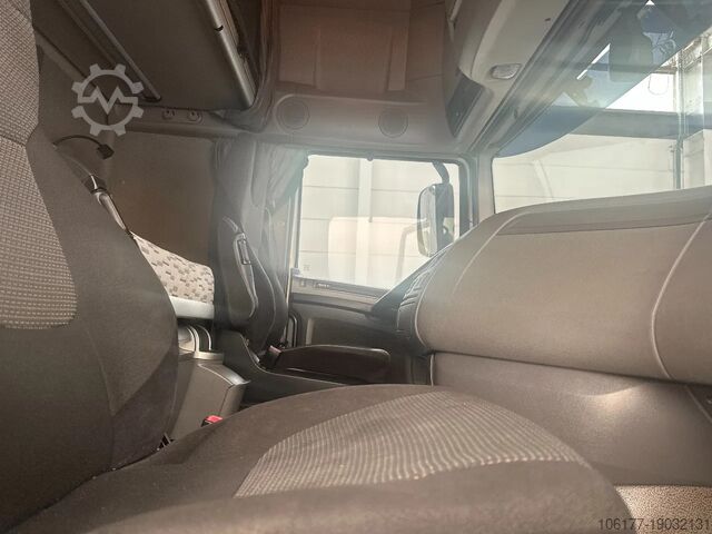 Standard-SZM DAF XF 106.460 SUPERSPACECAB