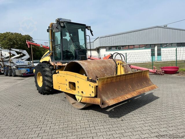 Envalsvält CATERPILLAR CS - 563 E / Walzenzug / 6 Zylinder / Planiersch