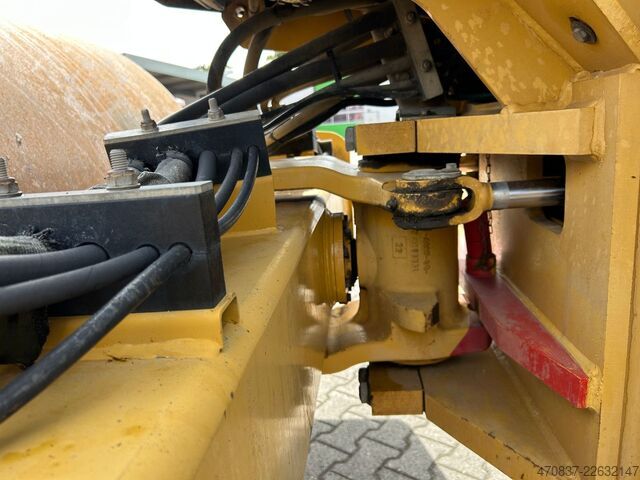 Envalsvält CATERPILLAR CS - 563 E / Walzenzug / 6 Zylinder / Planiersch