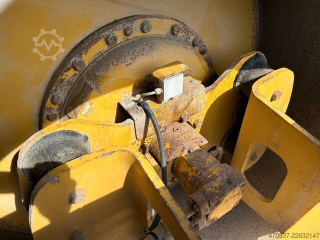Envalsvält CATERPILLAR CS - 563 E / Walzenzug / 6 Zylinder / Planiersch
