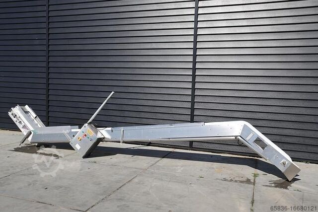 STC betápláló szállítószalag STC In-feed conveyor belt