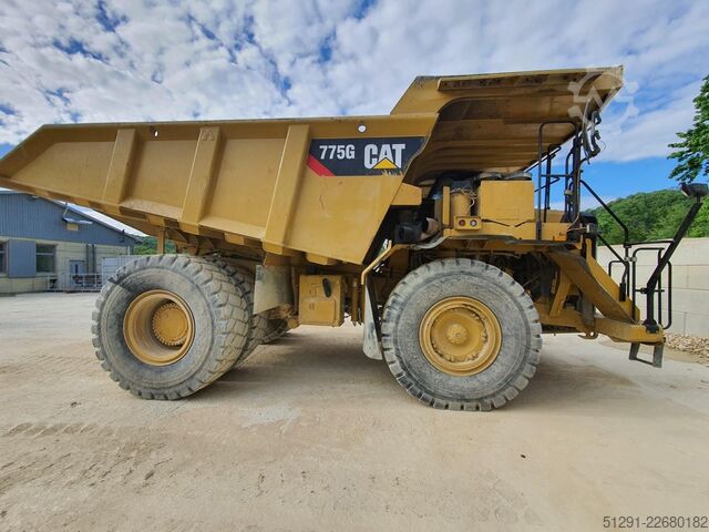 Sklápěč Caterpillar 775G