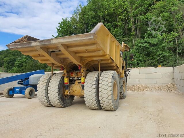 Sklápěč Caterpillar 775G