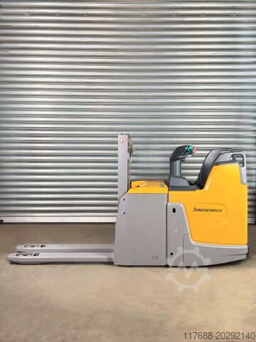 Șofer autocamion cu ridicare mare Jungheinrich ERD 220 drive Plus - Service Neu - Batterie 90%
