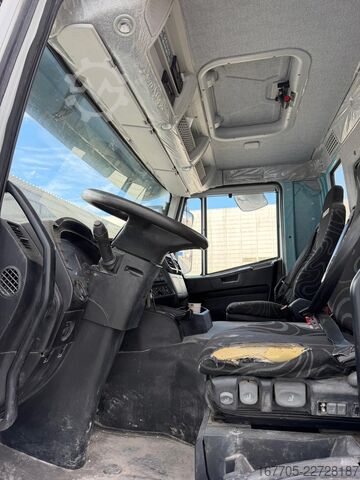Caminhão betoneira IVECO TRAKKER 400
