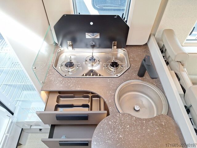 Halvintegreret autocamper BÜRSTNER B66 TD 690 *Hubbett*Lithium*TV/SAT