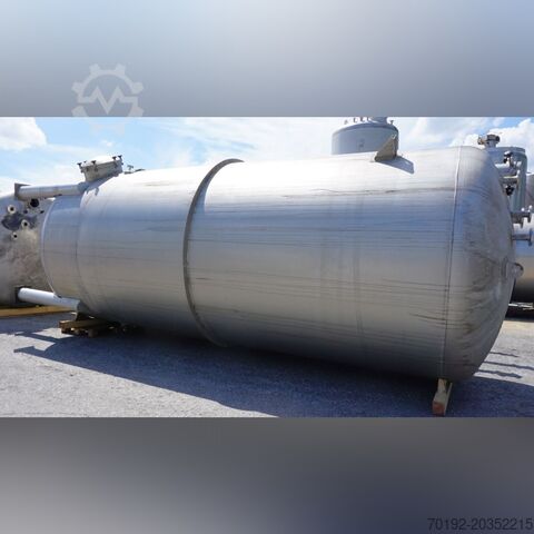 30.000 liter verticale opslagtank van V2A roestvrij staal met zijdelings geplaatste propellerroerder Hagemann K0152