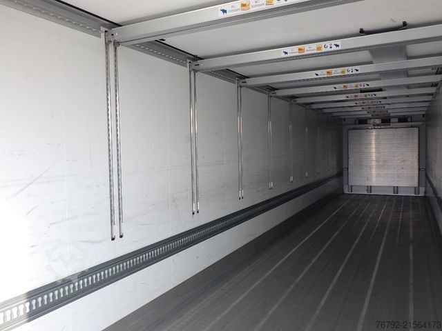 Reefer semitrailer SCHMITZ CARGOBULL SKO 24/L V7 Doppelst./Trennwand vorber./617 Std.