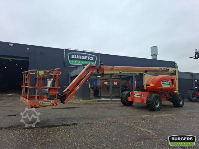 Leddelt teleskopisk arbejdsplatform JLG 800AJ