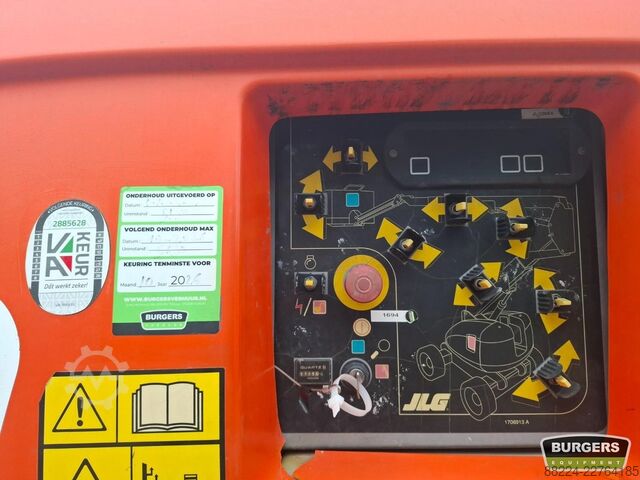 Leddelt teleskopisk arbejdsplatform JLG 800AJ