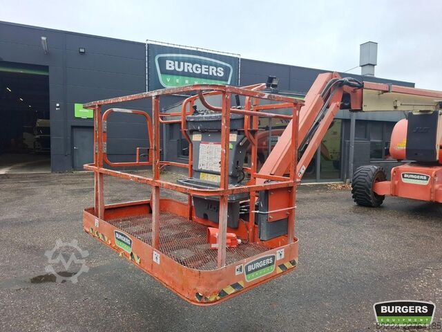Leddelt teleskopisk arbejdsplatform JLG 800AJ