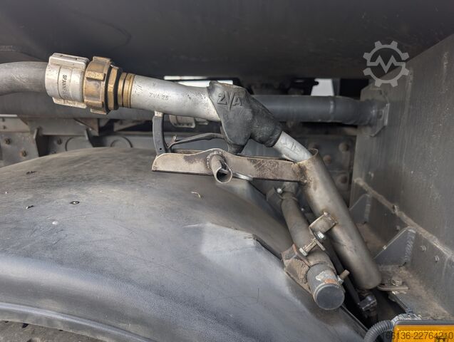 Camion-citerne Mercedes-Benz LKW Tankfahrzeug MB Atego