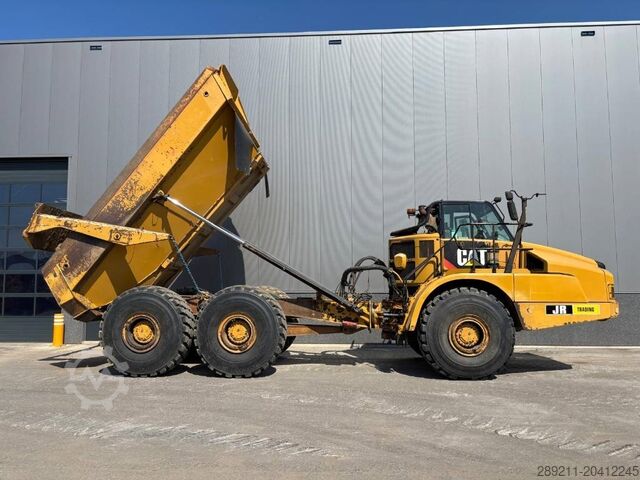 Véhicule à benne CAT 745 C