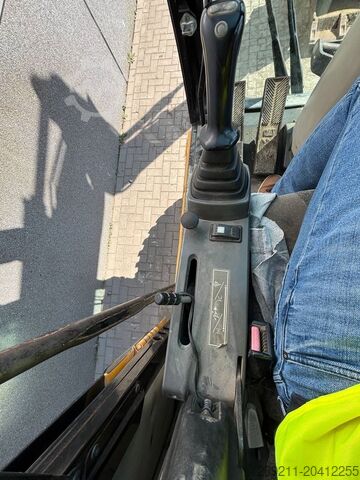 Pelle sur roues CAT M 313 C (Low verified hours)