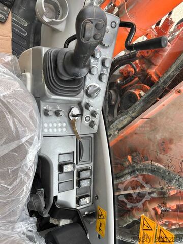 Pelle sur roues Hitachi ZX 140 W-5B