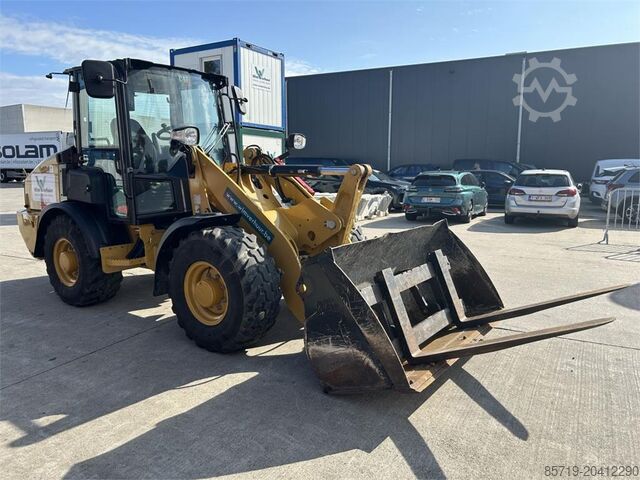 Lader CAT 906 (9145)