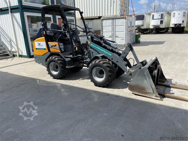 Loader GiANT G2700 Xtra HD (6436)