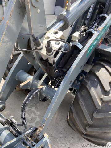 Loader GiANT G2700 Xtra HD (6436)