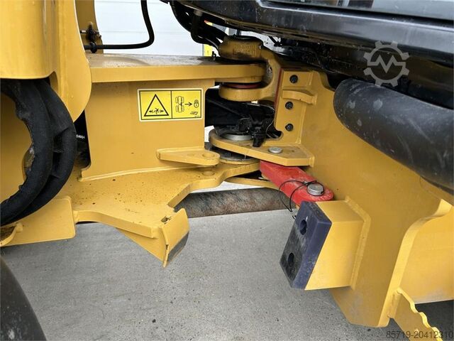 Loader CAT 906M (8758)