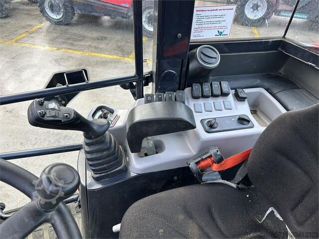 Lader Kubota R070 (6678)