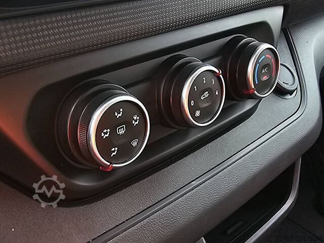 Kombi s vysokou střechou RENAULT TRAFIC 2.0 DCI L2H1 Airco Trekhaak