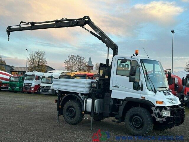 Lastbilmonteret kranvogn Unimog U 300 4x4 mit Kran Nur 78.144 KM zGG.7.490Kg.
