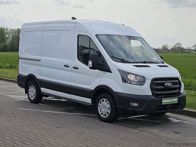 Bestelauto FORD TRANSIT 2.0 L2H2 Euro6 Trekhaak!