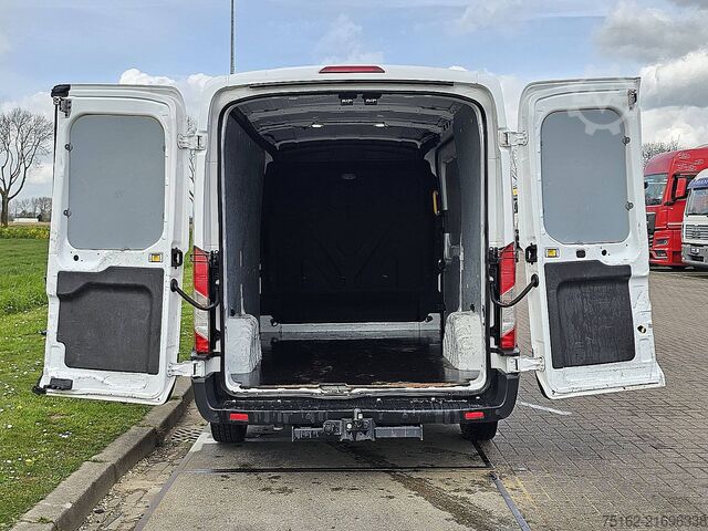 Bestelauto FORD TRANSIT 2.0 L2H2 Euro6 Trekhaak!