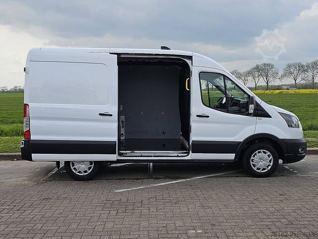 Bestelauto FORD TRANSIT 2.0 L2H2 Euro6 Trekhaak!