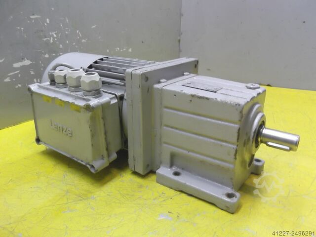Getriebemotor 0,55 kW 852 U/min Lenze MDXMA42M071-31