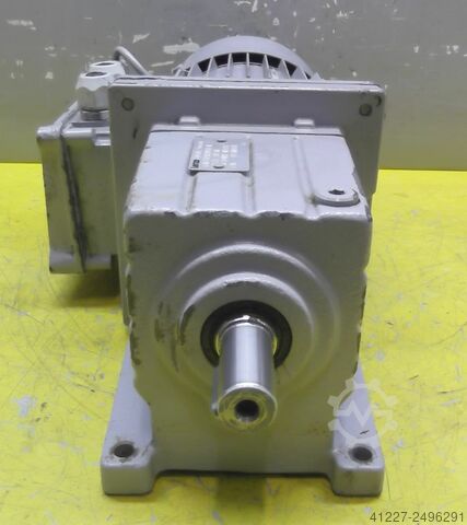 Getriebemotor 0,55 kW 852 U/min Lenze MDXMA42M071-31