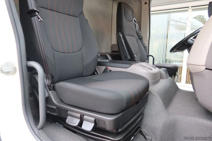 Koffer DAF LF 210 Bakwagen+ Dhollandia 1500 kg Comfort cabine