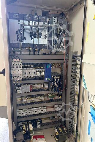 Centro de maquinagem CNC OKUMA Euro Center V50