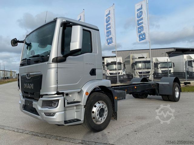 Flaklastbil med kapell MAN TGM 18.250 4x2 LL/FG/RS 5.775 mm/NL 12,2 to/Neu